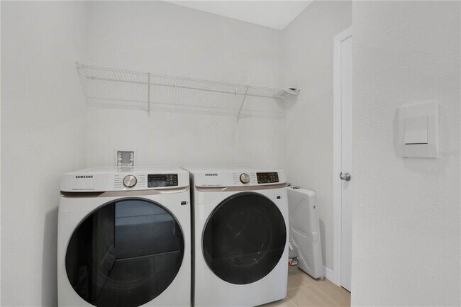 Building Photo - 11145 Sound Shr Dr