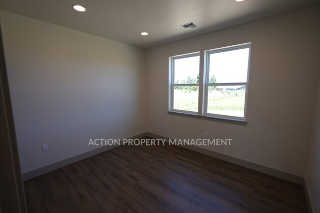 Building Photo - Beautiful no-step entry 3 bed 2 bath home in Sequim