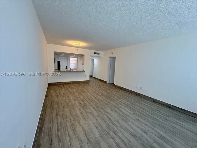 Building Photo - 1591 NE Miami Gardens Dr