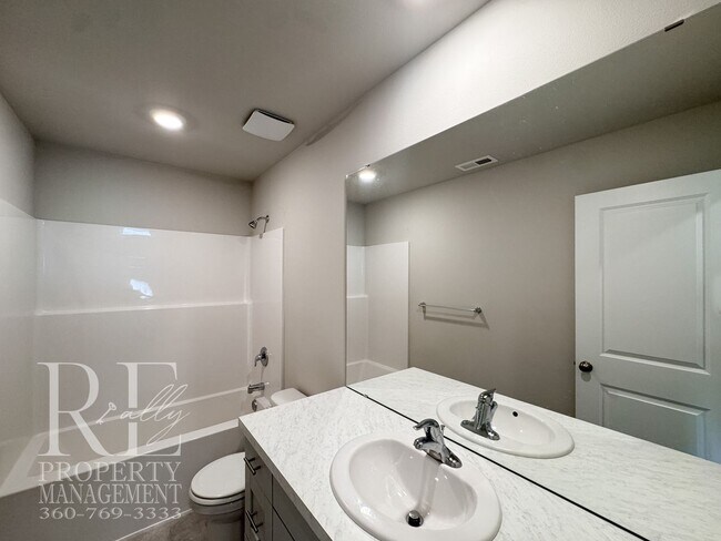 Building Photo - Bright 2024-Built Home with Modern Finishes & Fully Fenced Yard