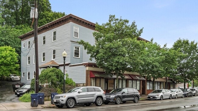 Building Photo - 570 Washington St