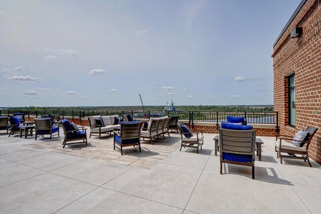 Building Photo - Two bedroom end unit condo with stunning d...