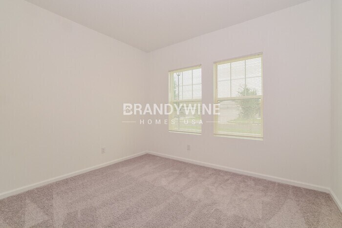 Building Photo - 1574 Effra Wy