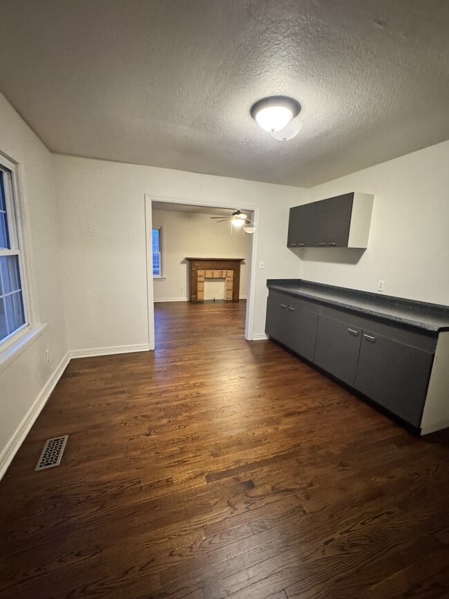 Building Photo - 3305 Pioneer Ave