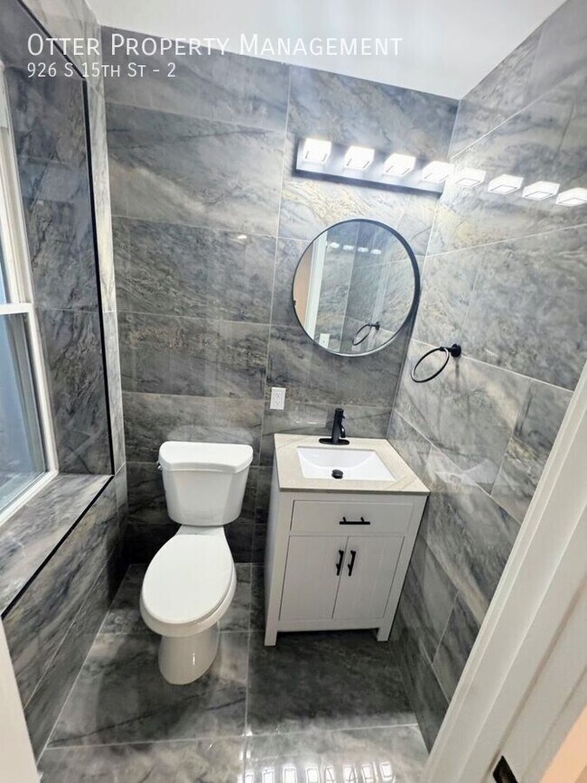 Building Photo - 926 S 15th St