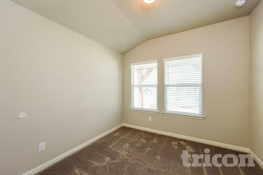 Building Photo - 13693 Paxton Blvd