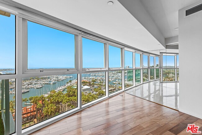 Building Photo - 13600 Marina Pointe Dr