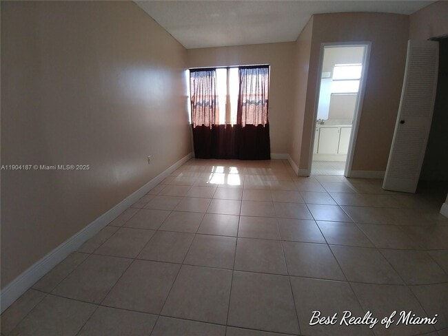 Building Photo - 9905 NW 9th St Cir