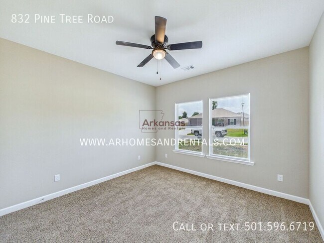 Building Photo - 832 Pine Tree Rd