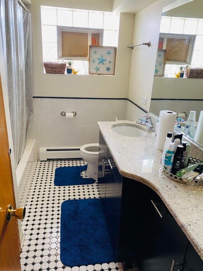 Building Photo - 6217 W Huntington St