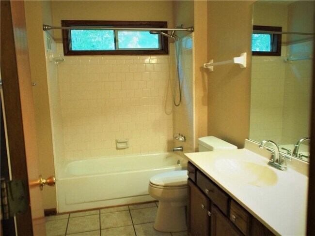 Building Photo - 4865 Camberbridge Dr