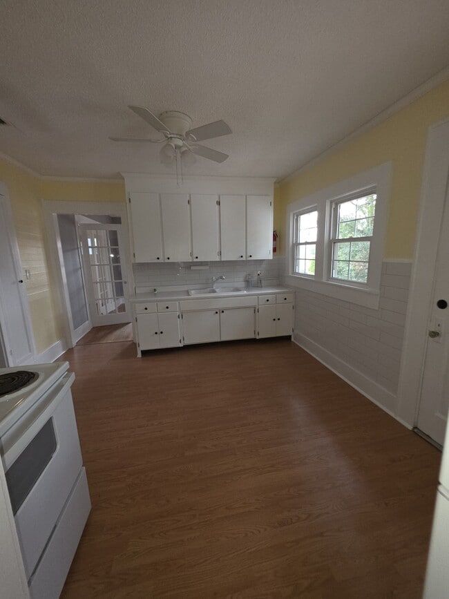 Building Photo - 705 E Water Ave