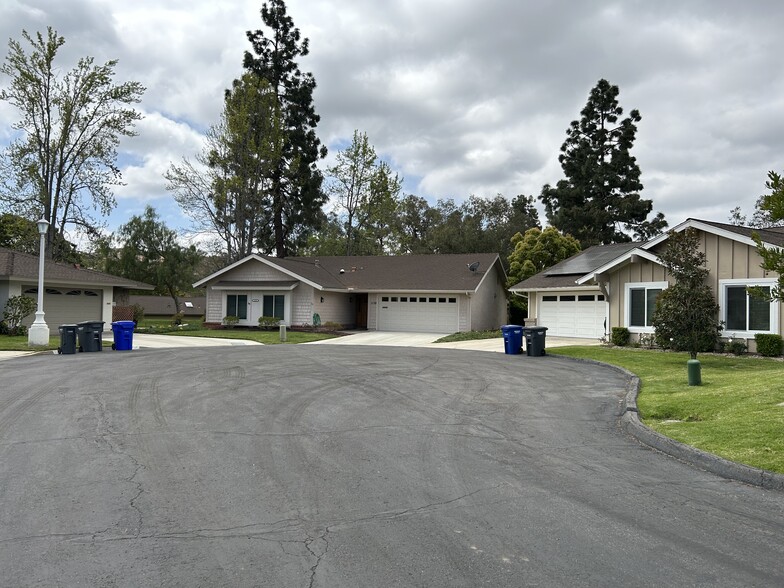 Building Photo - 1128 La Casa Ln