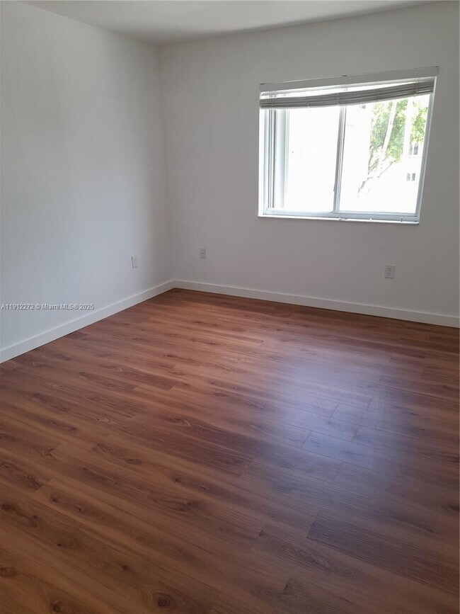 Building Photo - 551 NW 82nd Ave