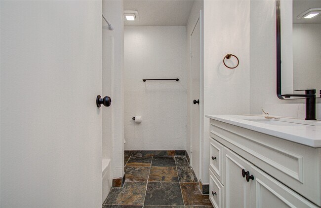 Building Photo - 15309 Kingfield Dr