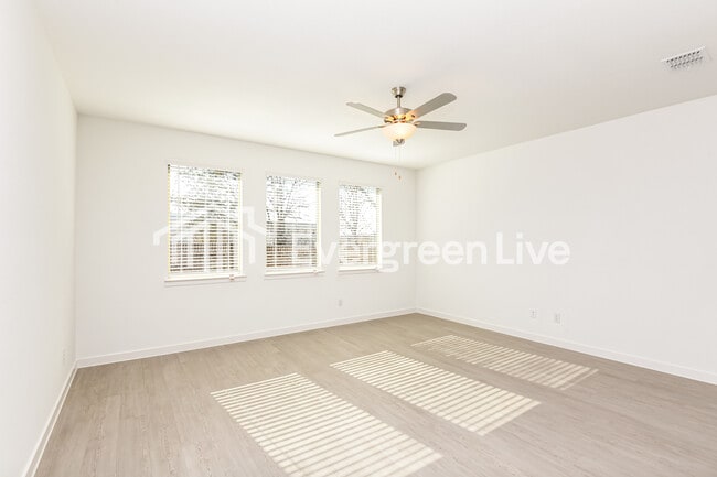 Building Photo - 1220 Dragon Wy