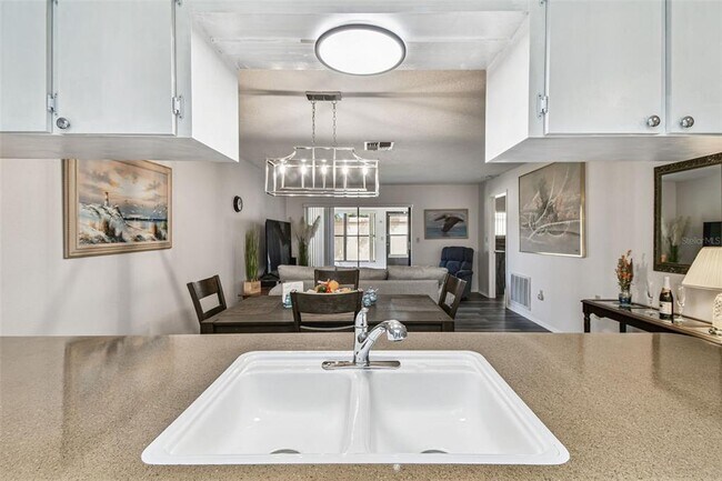 Building Photo - 7433 Greystone Dr