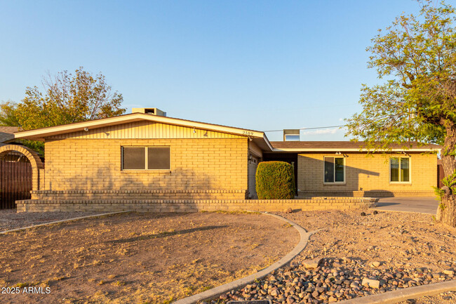 Building Photo - 2109 S Stanley Pl
