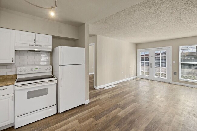 Building Photo - 404 Sunny Ln