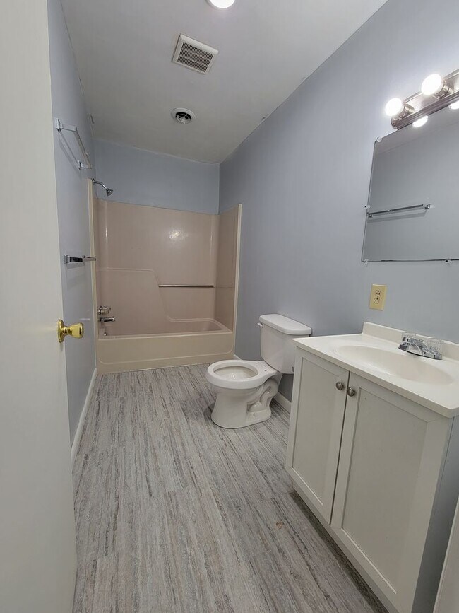 Building Photo - 1014-1014 Willey St