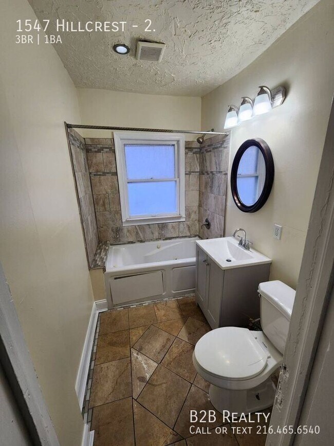 Building Photo - 1547 Hillcrest-2.