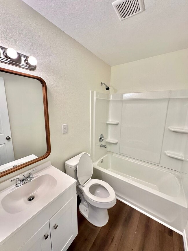 Building Photo - COMING SOON! Remodeled 3 Bedroom Home For ...