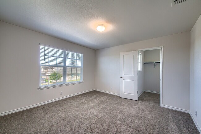 Building Photo - 5-BEDROOM HOME IN WESTPOINTE @ RIVERSTONE