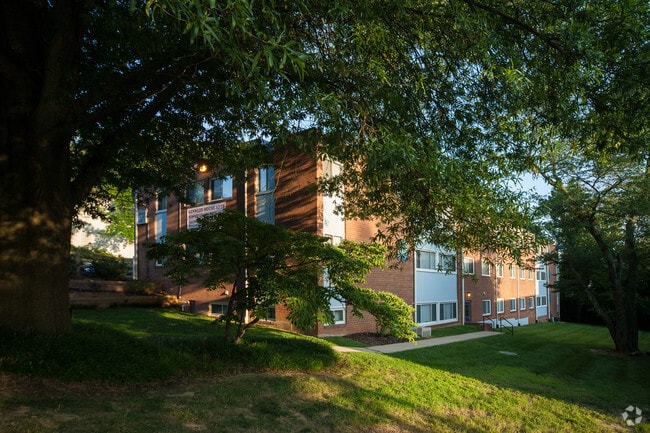 Building Photo - Kennedy House Apartments