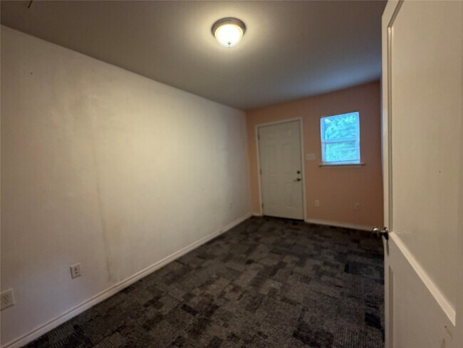 Building Photo - 303 Magnusson Ave