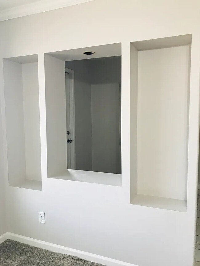 Building Photo - Beautiful 3 bedroom home