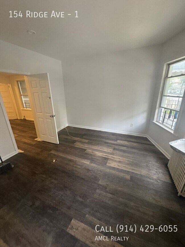 Building Photo - 154 Ridge Ave