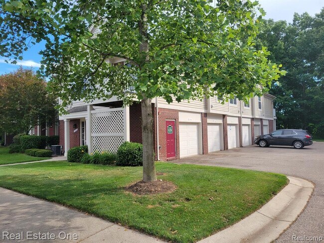 Building Photo - 1716 Deepwood Cir