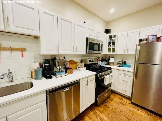 Building Photo - 180 Endicott St