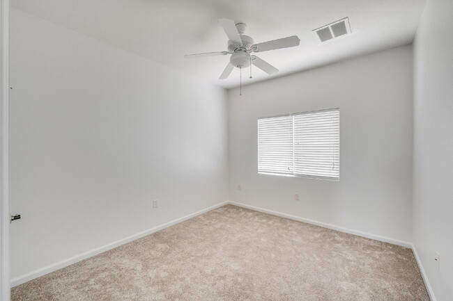 Building Photo - Beachside Townhome in Gated Community