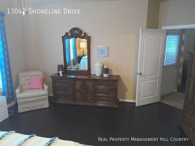 Building Photo - 13042 Shoreline Dr