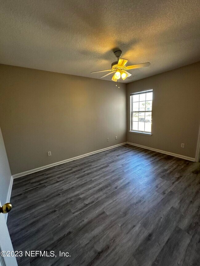 Building Photo - 559 Southbranch Dr
