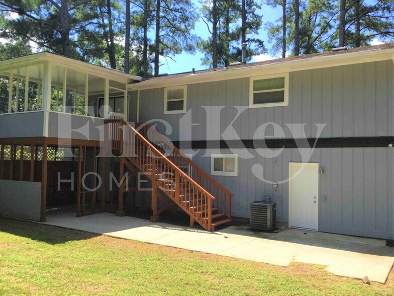 Building Photo - 8894 Raven Dr