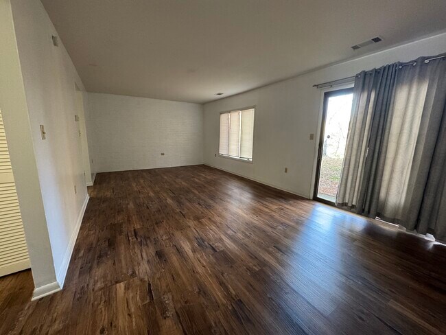 Building Photo - 334 Shenandoah Cir