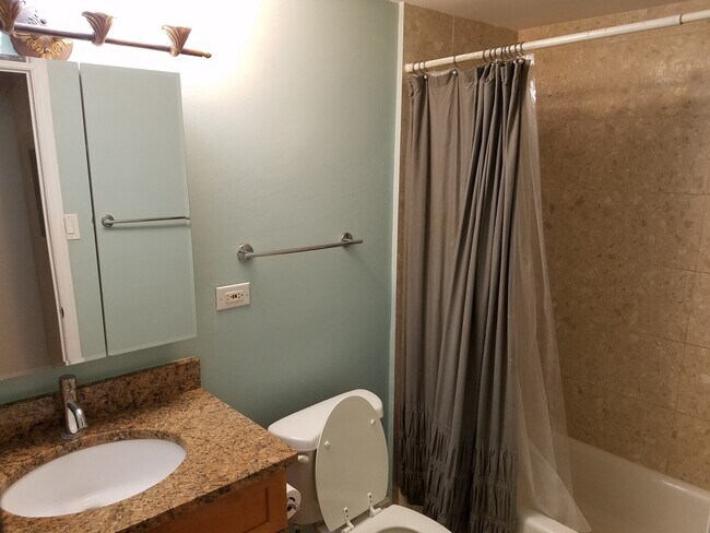 Building Photo - 4180 N Marine Dr