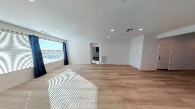 Building Photo - 1627 Vlg Grn Wy