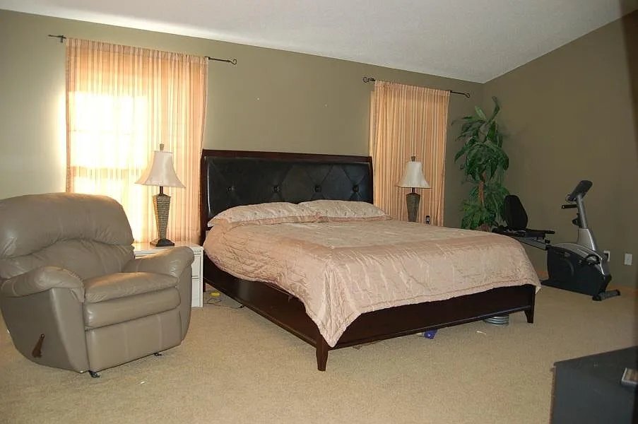 Building Photo - 8487 Jonquil Ln N
