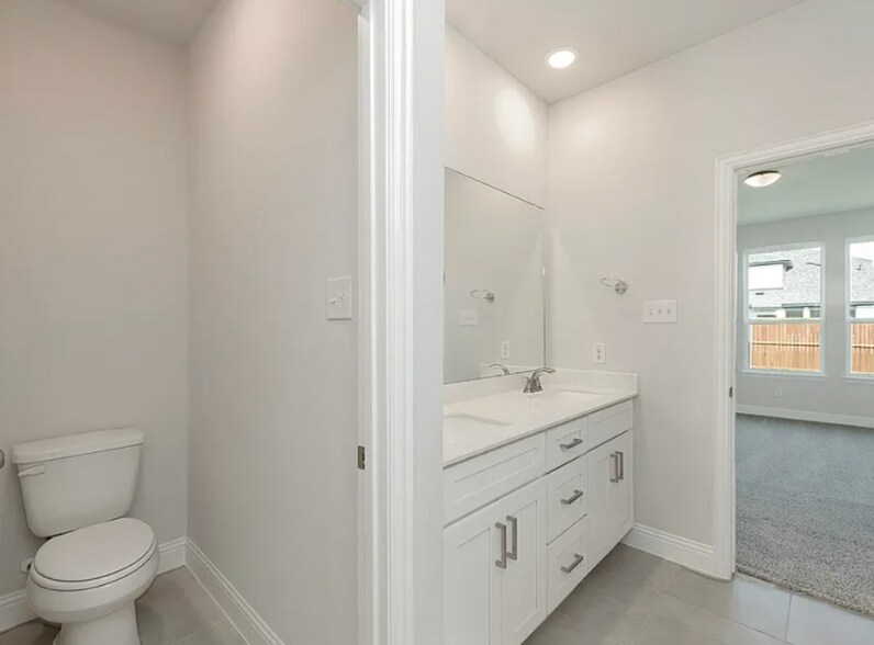 Building Photo - 1820 Acosta Dr