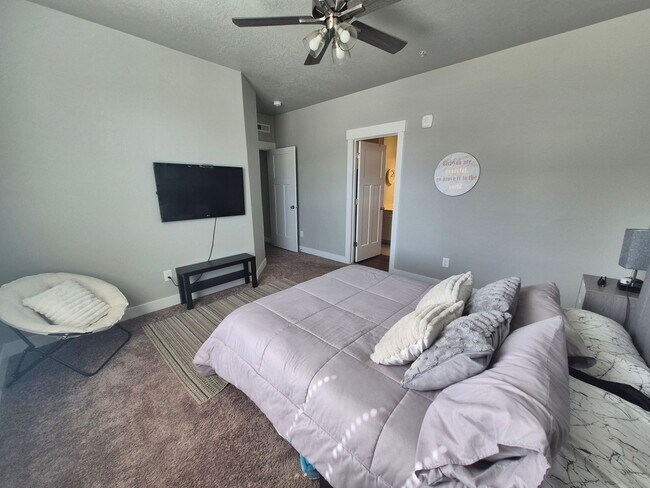 Building Photo - Charming 3 Bed Riverton Condo Minutes from Mountain View Village!!!