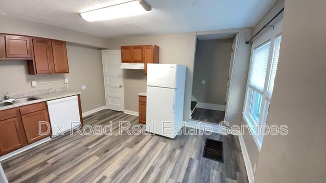 Building Photo - 233 Niagara Ave