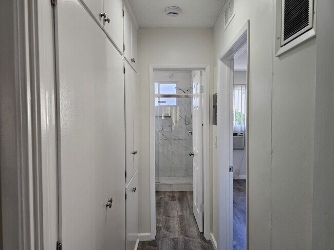 Building Photo - 5430 Corteen Pl