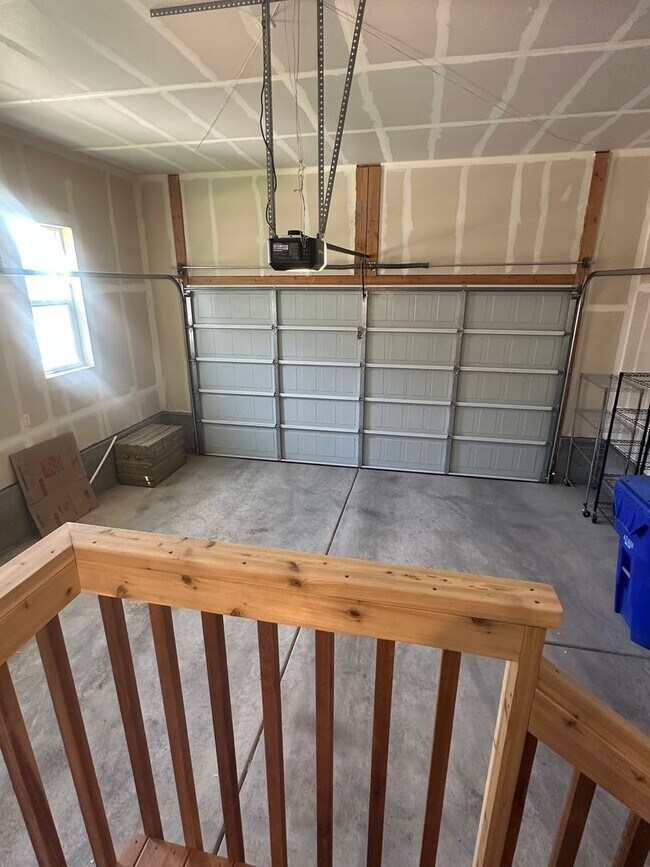 Building Photo - GORGEOUS EAGLE MOUNTAIN TOWNHOME!!!