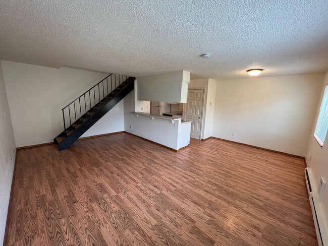 Building Photo - SPACIOUS, CLEAN W/Tons of storage! Tee Off...