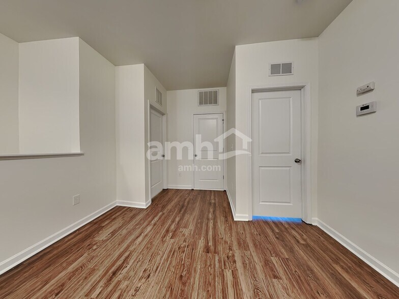 Building Photo - 2065 Tanners Mill Dr