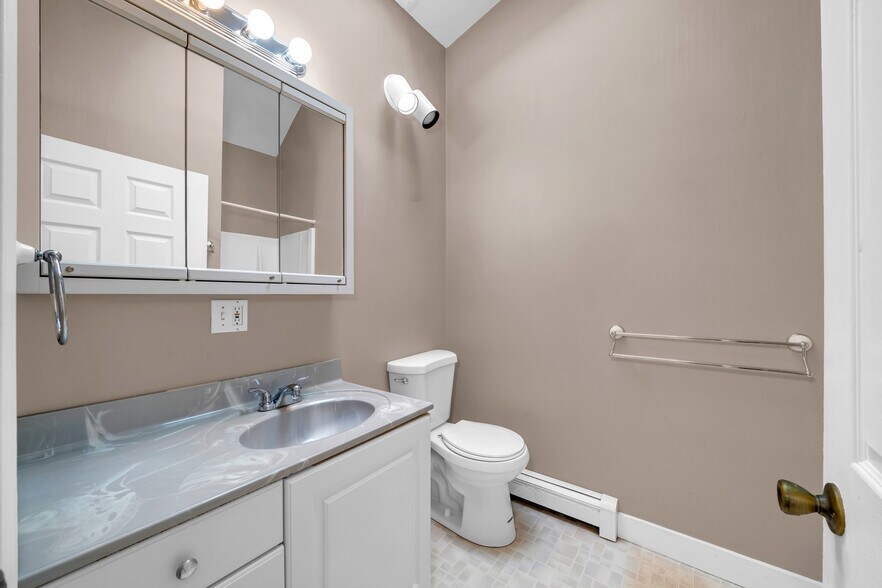 Building Photo - 4 Warren St