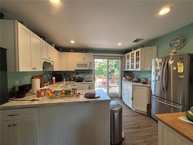 Building Photo - 6 Hickory Ave